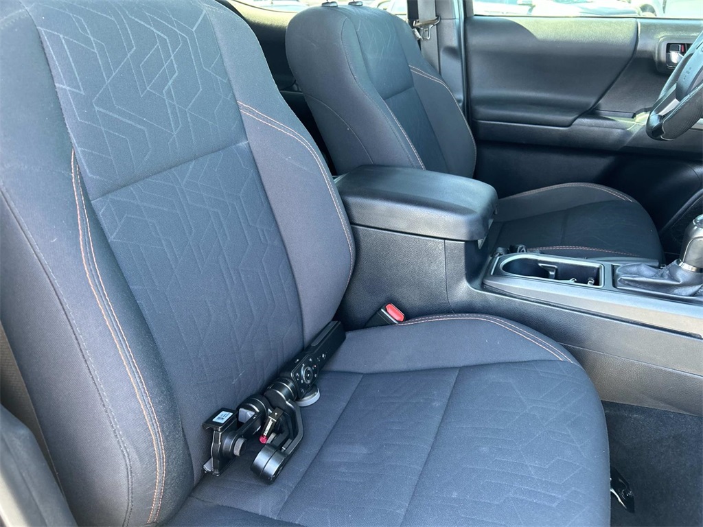 2020 Toyota Tacoma TRD Off-Road photo 22