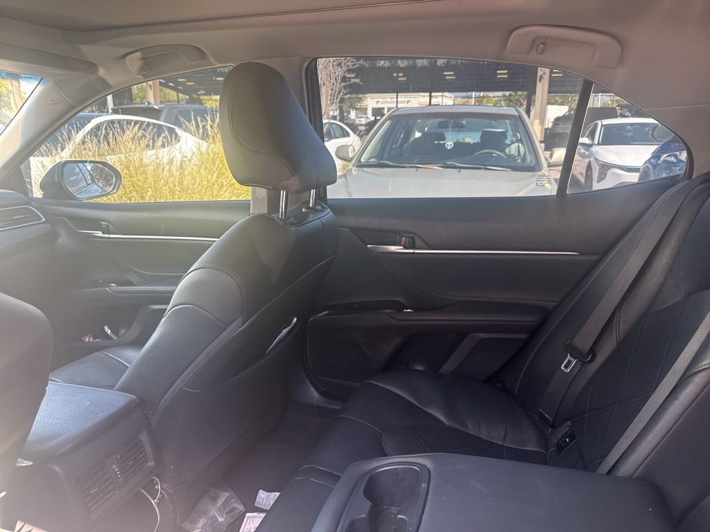 2018 Toyota Camry XLE photo 16