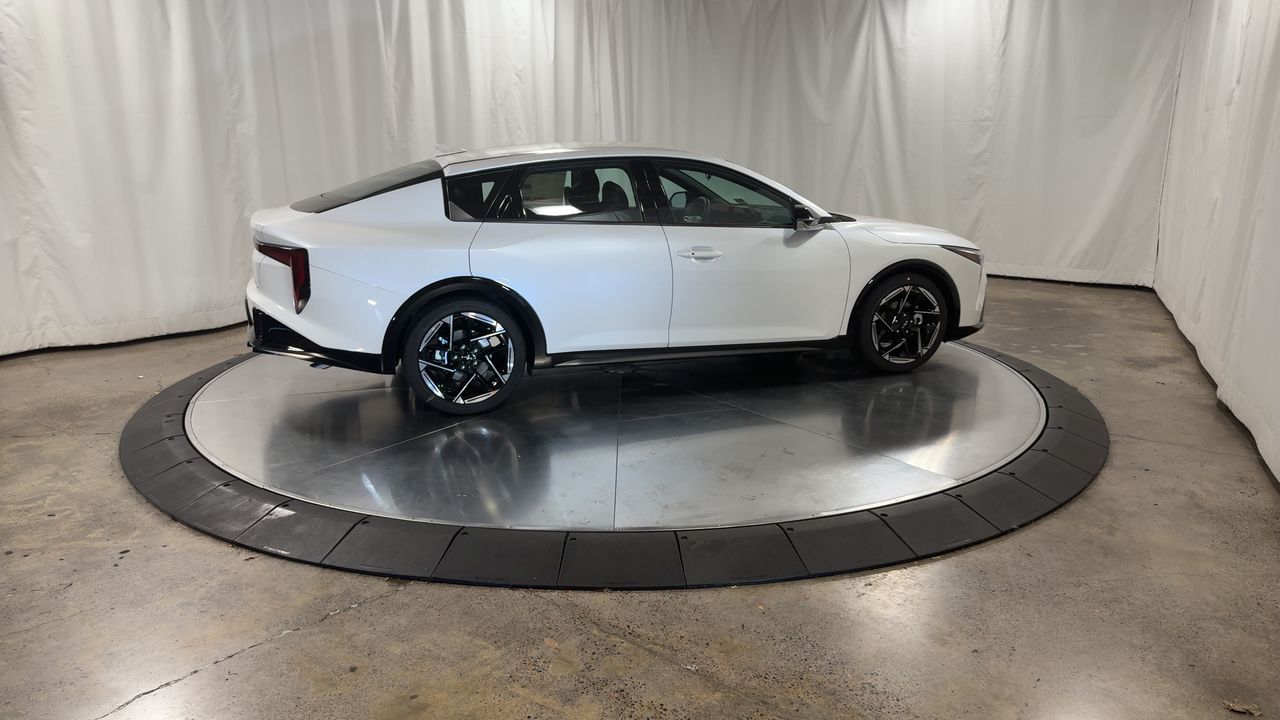 2025 Kia K4 GT-Line photo 2