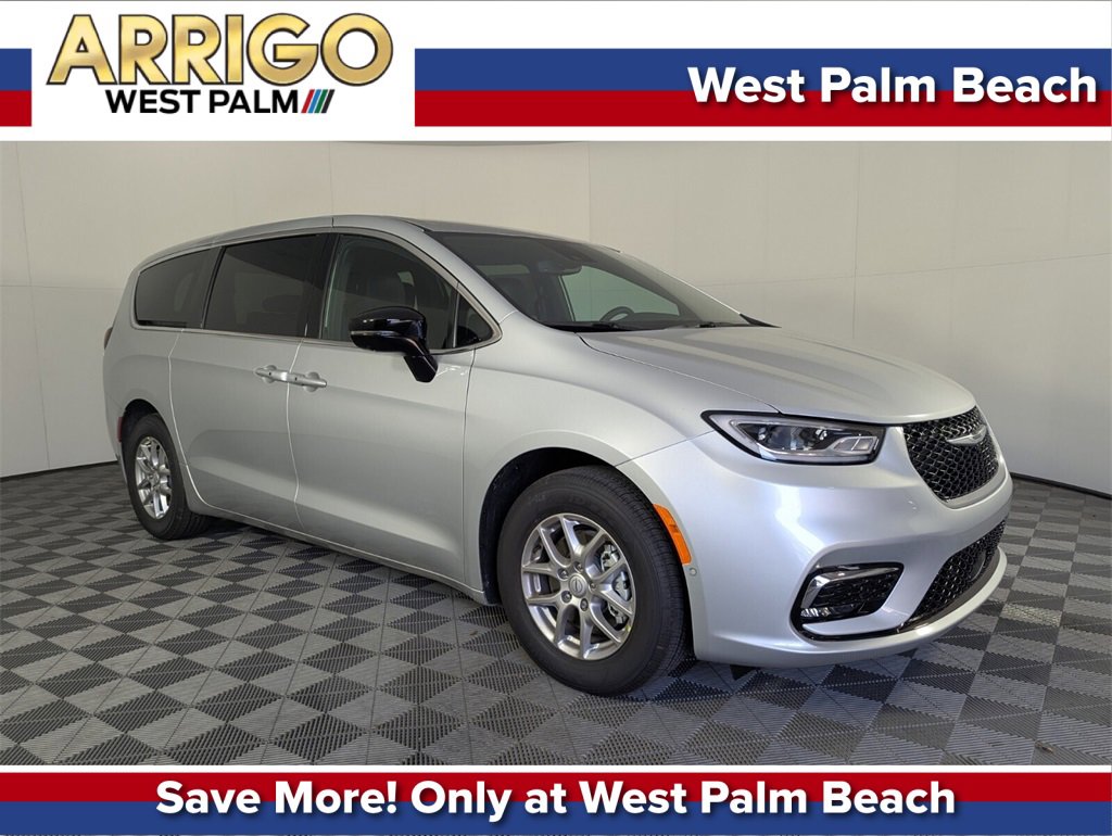 2026 Chrysler Pacifica Select's photo