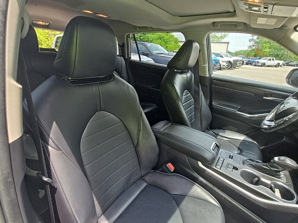 2022 Toyota Highlander XLE photo 13