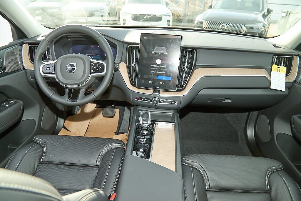 2026 VOLVO XC60 - Image 20