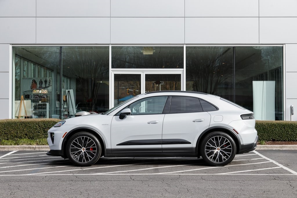 2025 Porsche Macan Electric photo 2