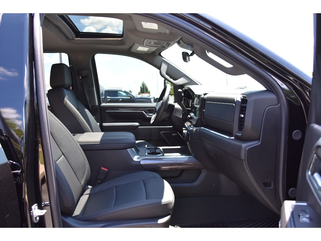 2025 Chevrolet Silverado 2500HD LTZ photo 15