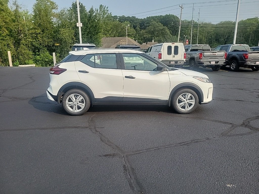 2025 Nissan Kicks Play S photo 4