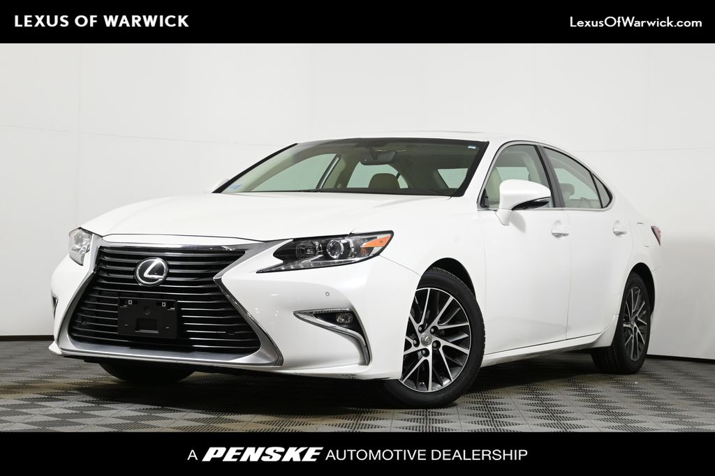 2016 Lexus ES 350's photo
