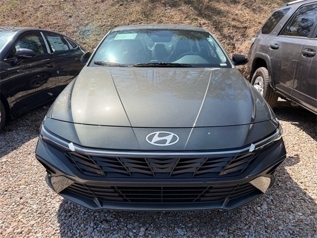 2025 Hyundai Elantra SEL Sport photo 3