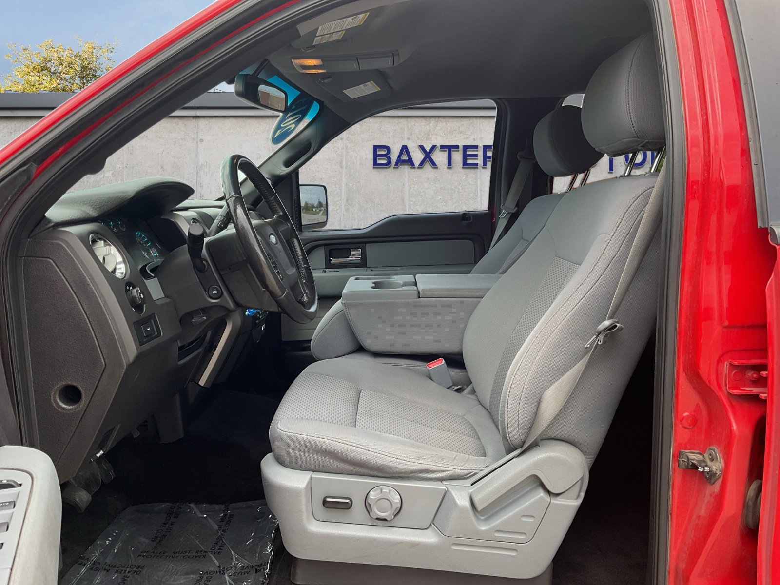 2013 Ford F-150 XLT photo 2