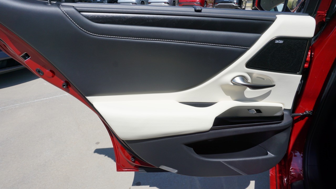 2022 Lexus ES 350 Ultra Luxury photo 32