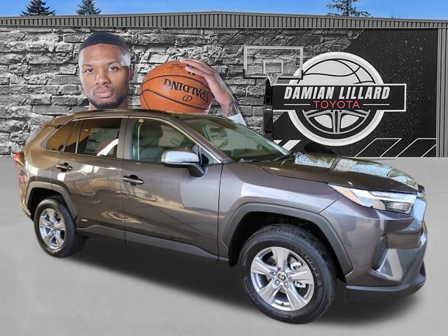 2025 Toyota RAV4 XLE's photo