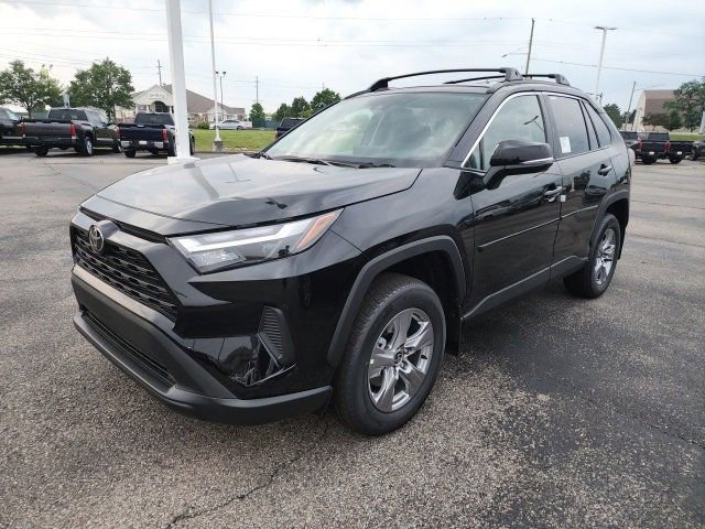 2025 Toyota RAV4 XLE photo 3