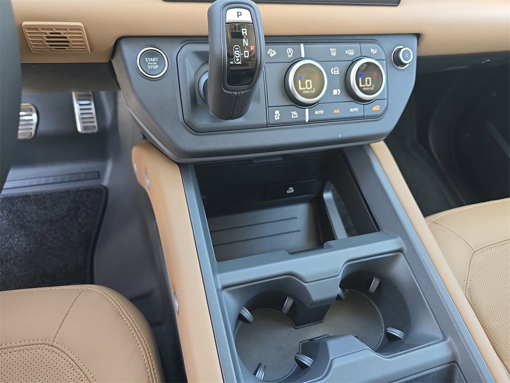 2025 Land Rover Defender 110 S photo 23