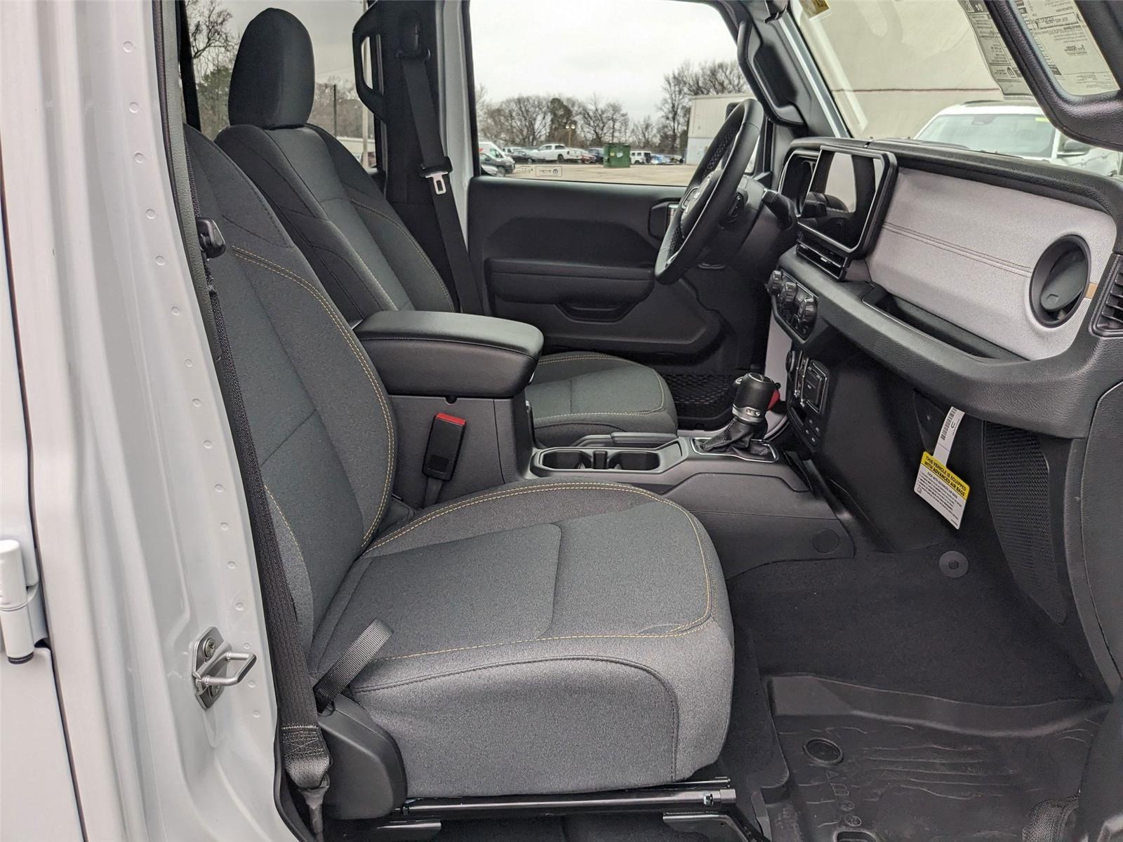 2025 Jeep Gladiator Sport S photo 18