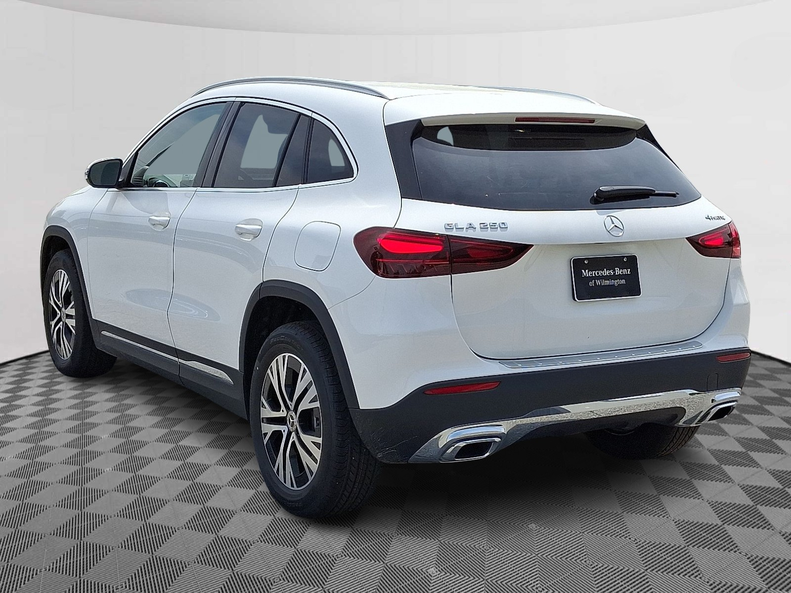 2025 Mercedes Benz GLA 250 4MATIC photo 3