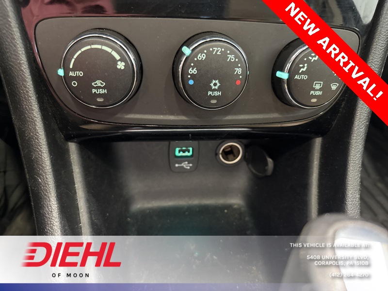 2013 Chrysler 200 Limited photo 24