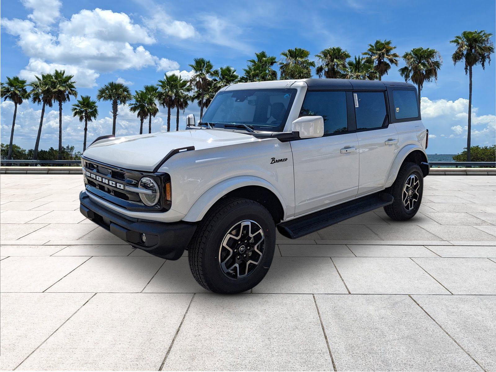 2025 Ford Bronco Outer Banks photo 4
