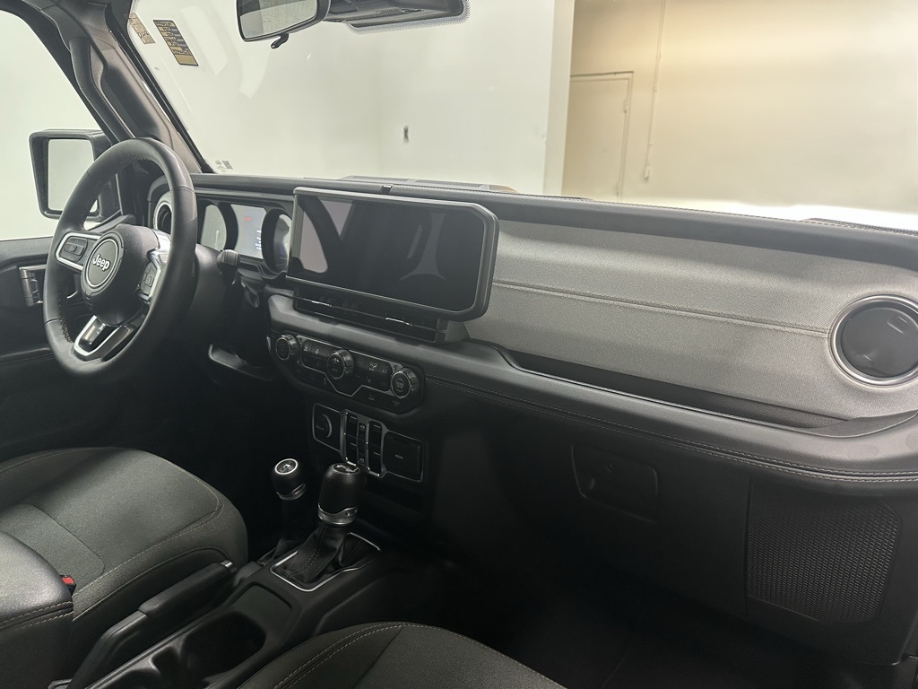 2024 Jeep Wrangler Sahara 4xe photo 20