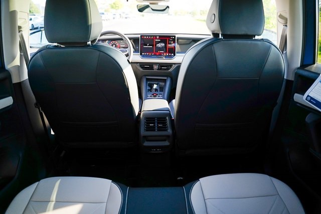 2025 Volkswagen Tiguan SE photo 30