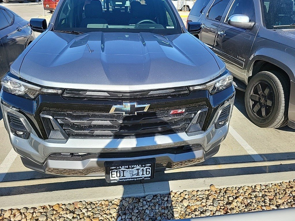2024 Chevrolet Colorado Z71 photo 2