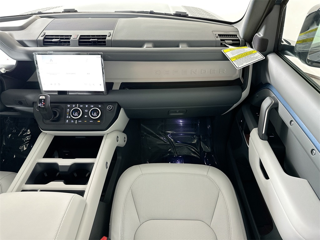 2025 Land Rover Defender 110 X-Dynamic SE photo 21