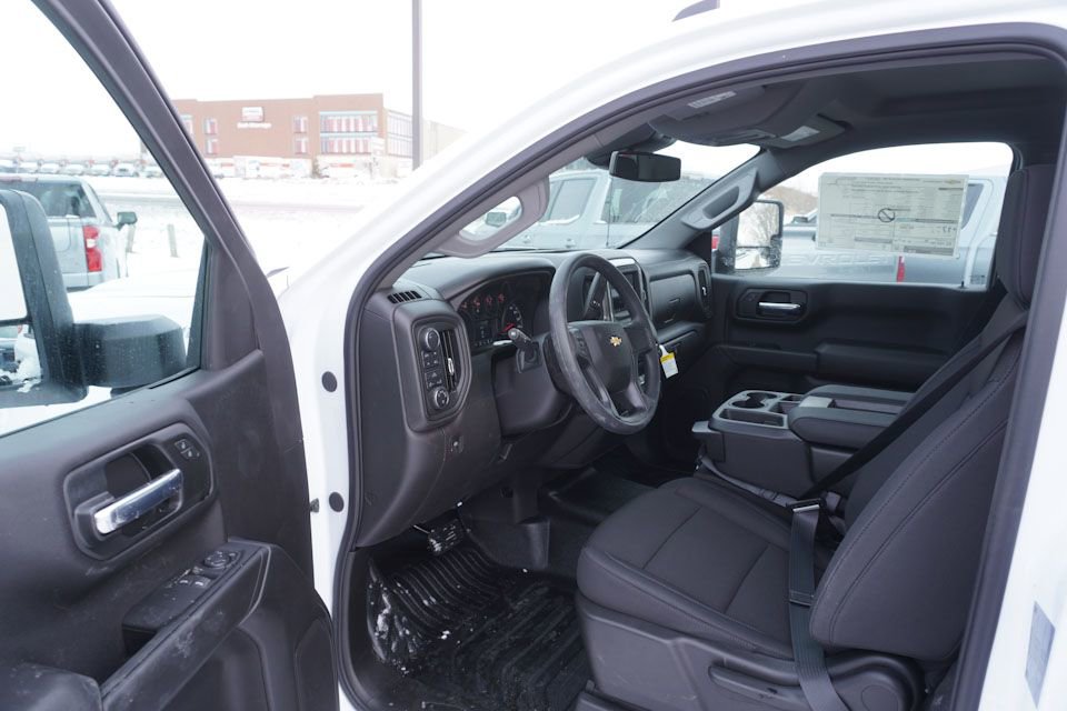 2025 Chevrolet Silverado 1500 LT photo 9