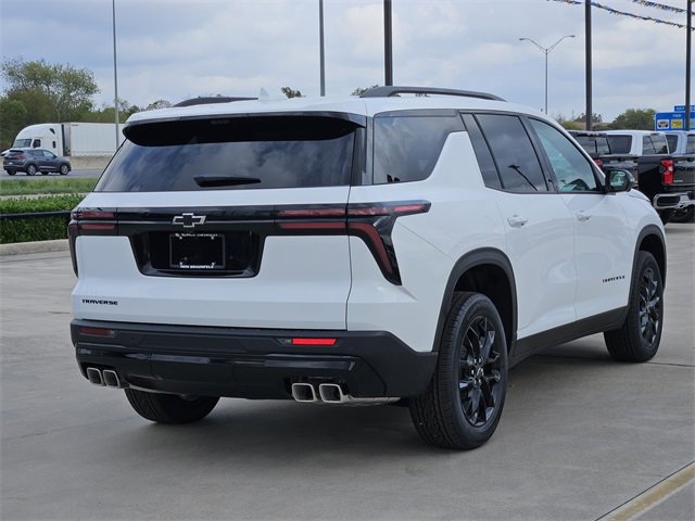 2026 Chevrolet Traverse photo 2