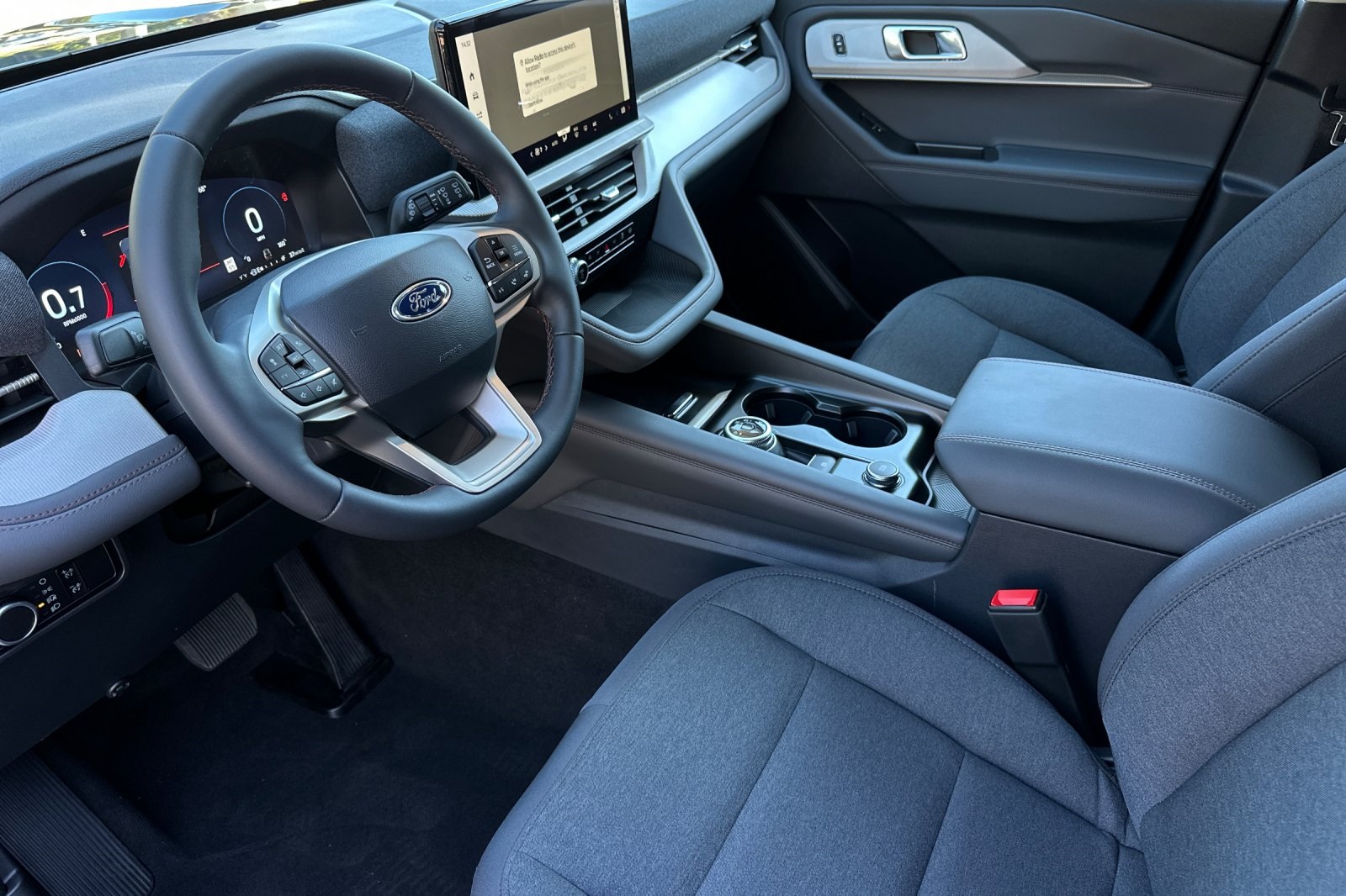 2025 Ford Explorer photo 9