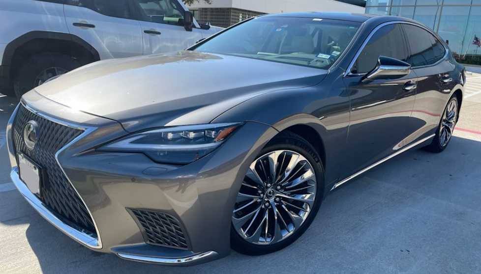 2022 Lexus LS Base's photo