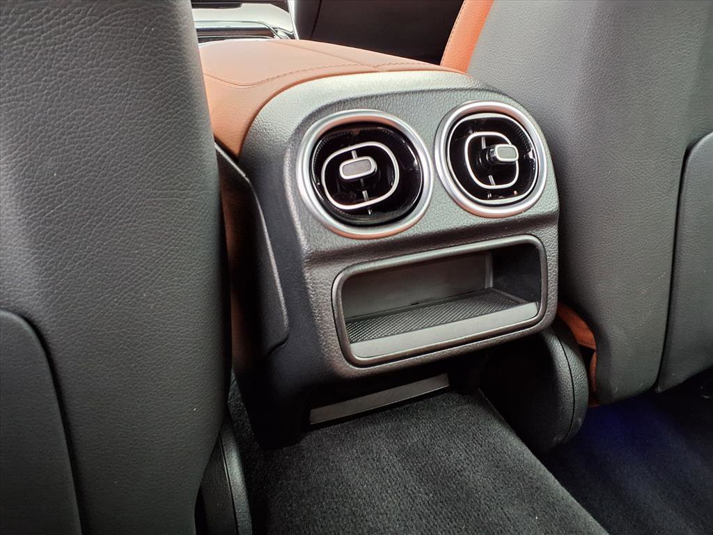 2025 Mercedes Benz C 300 4MATIC photo 17