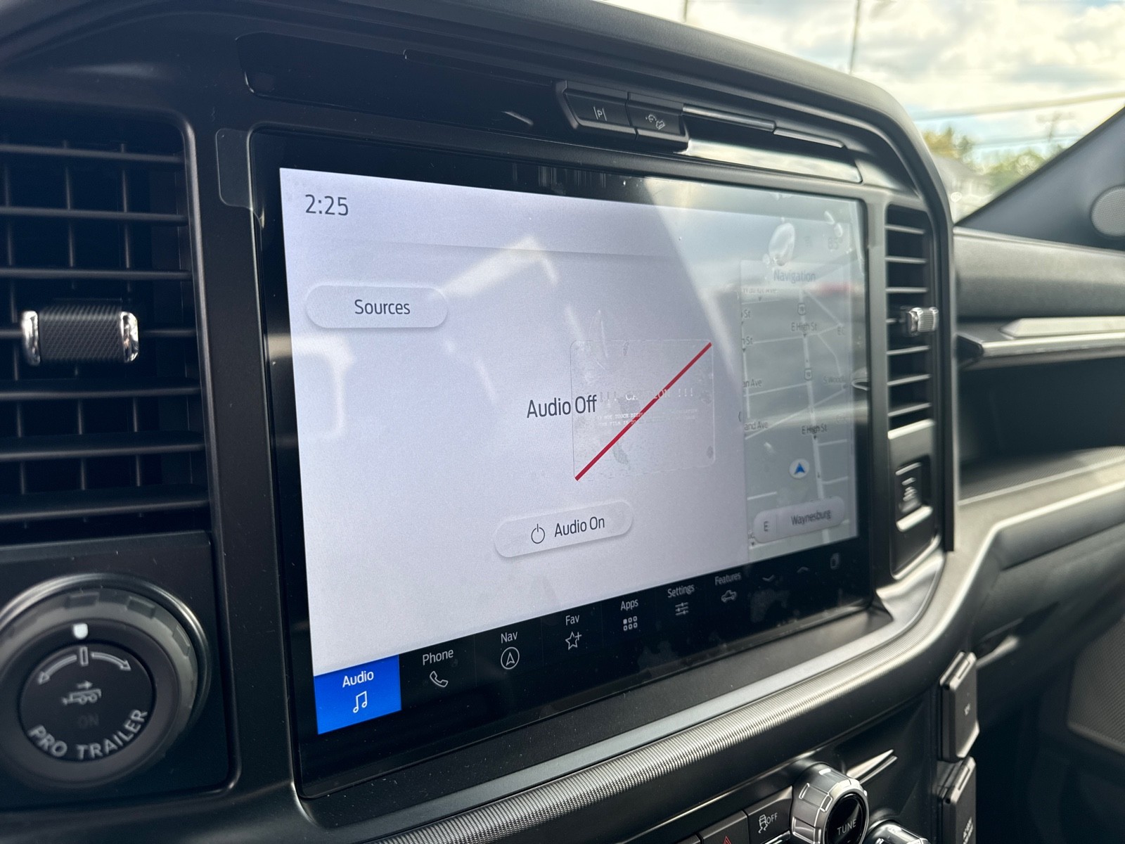 2025 Ford F-150 Lariat photo 16