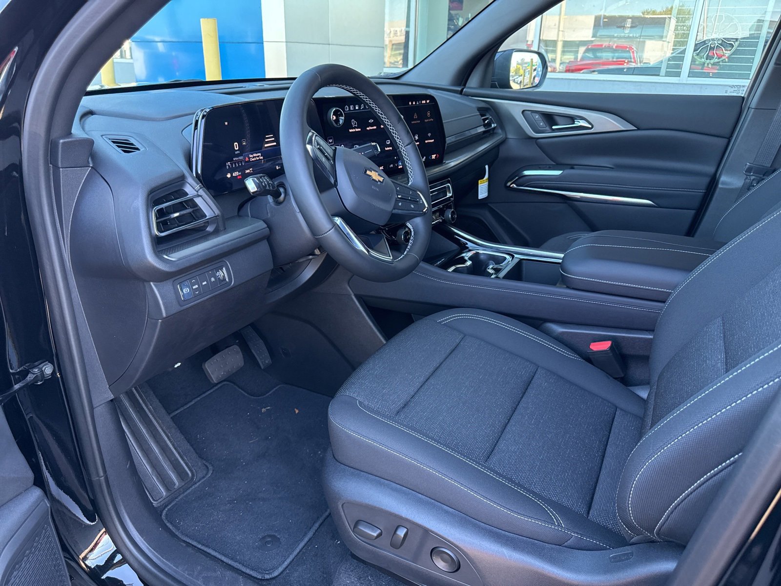 2025 Chevrolet Traverse photo 16