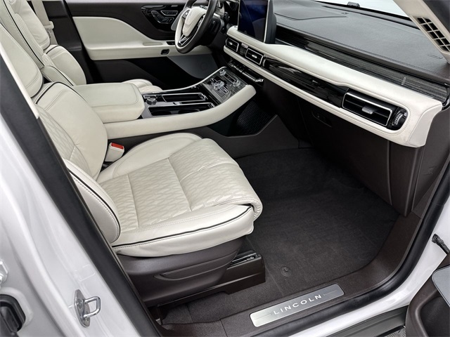 2023 Lincoln Aviator Black Label photo 17