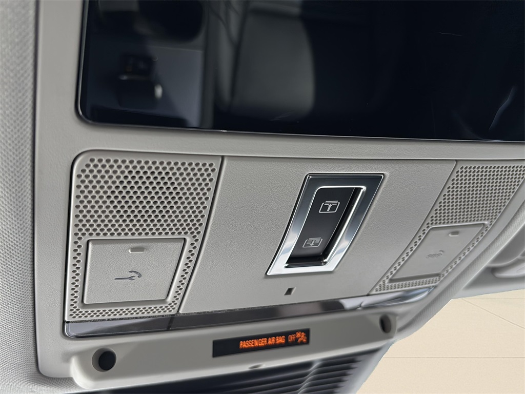 2025 Land Rover Discovery Sport S photo 17