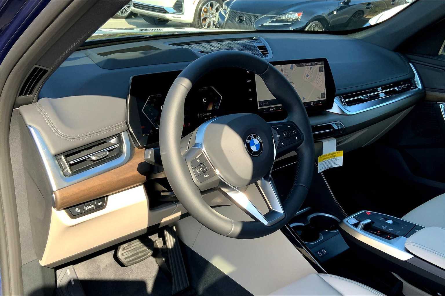 2025 BMW X1 28i - Photo 9
