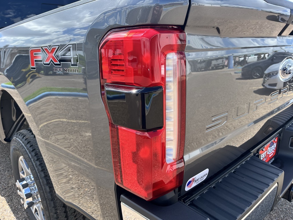 2026 Ford F-350 Lariat photo 7