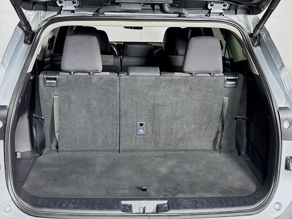2024 Toyota Highlander LE photo 19