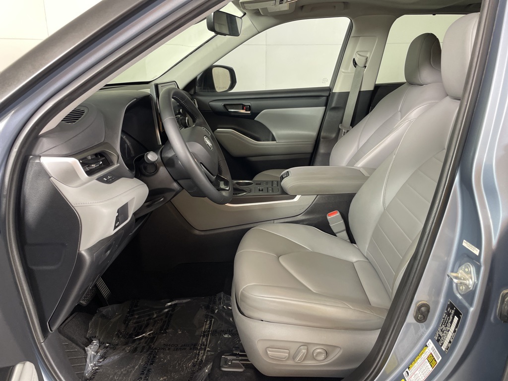 2021 Toyota Highlander XLE photo 16