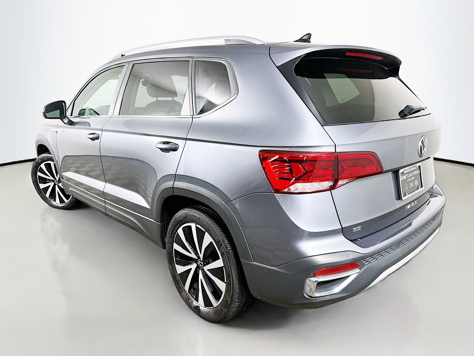 2023 Volkswagen Taos SE photo 3