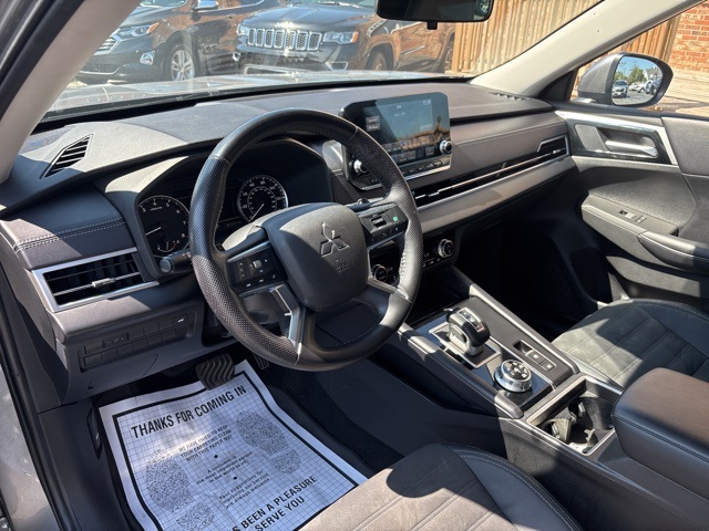 2023 Mitsubishi Outlander SE photo 16