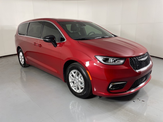 2026 Chrysler Pacifica photo 2