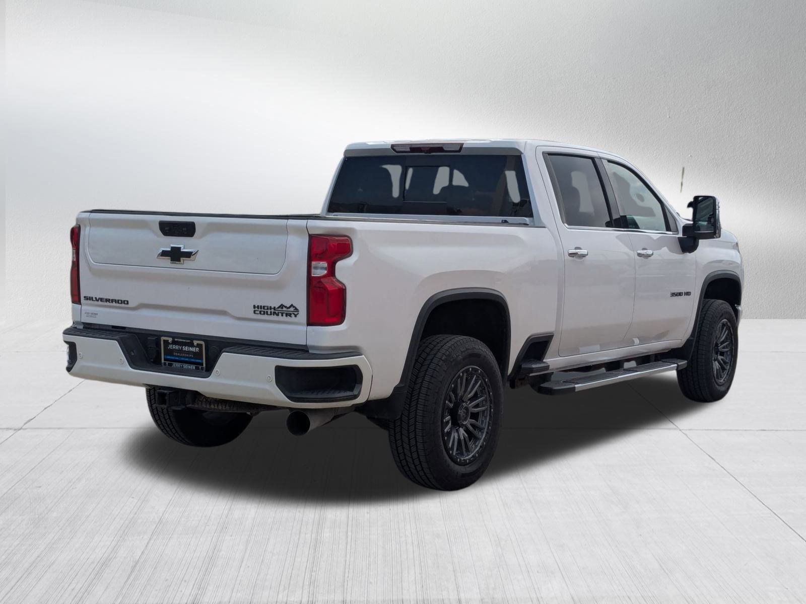 2022 Chevrolet Silverado 3500HD High Country photo 4