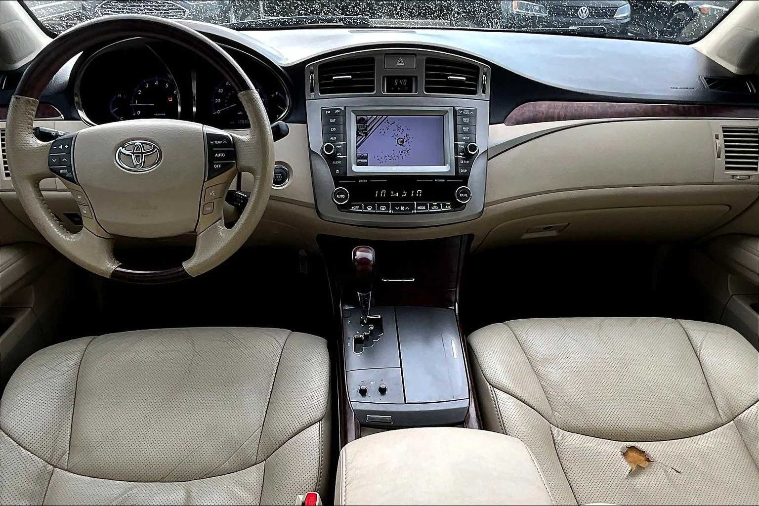 2011 Toyota Avalon Limited photo 14