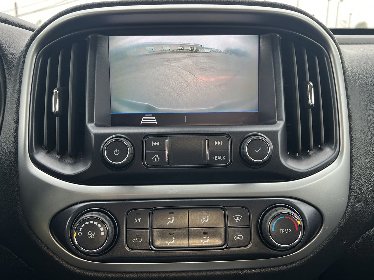 2022 Chevrolet Colorado LT photo 3