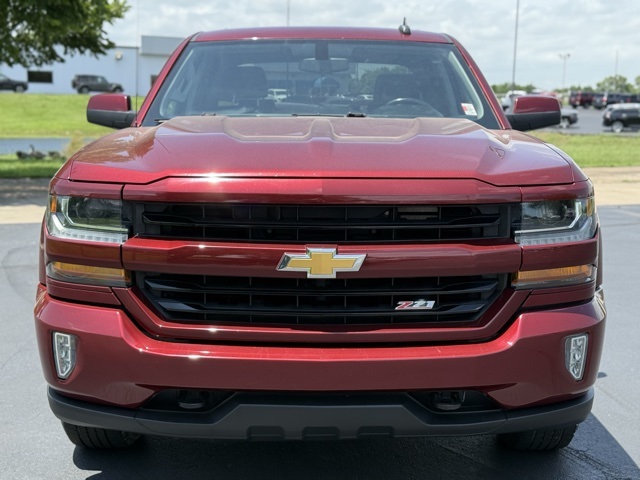 2017 Chevrolet Silverado 1500 LT photo 2