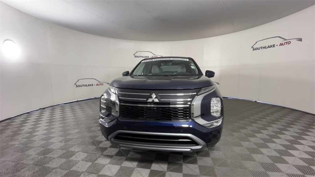 2025 Mitsubishi Outlander SE photo 3