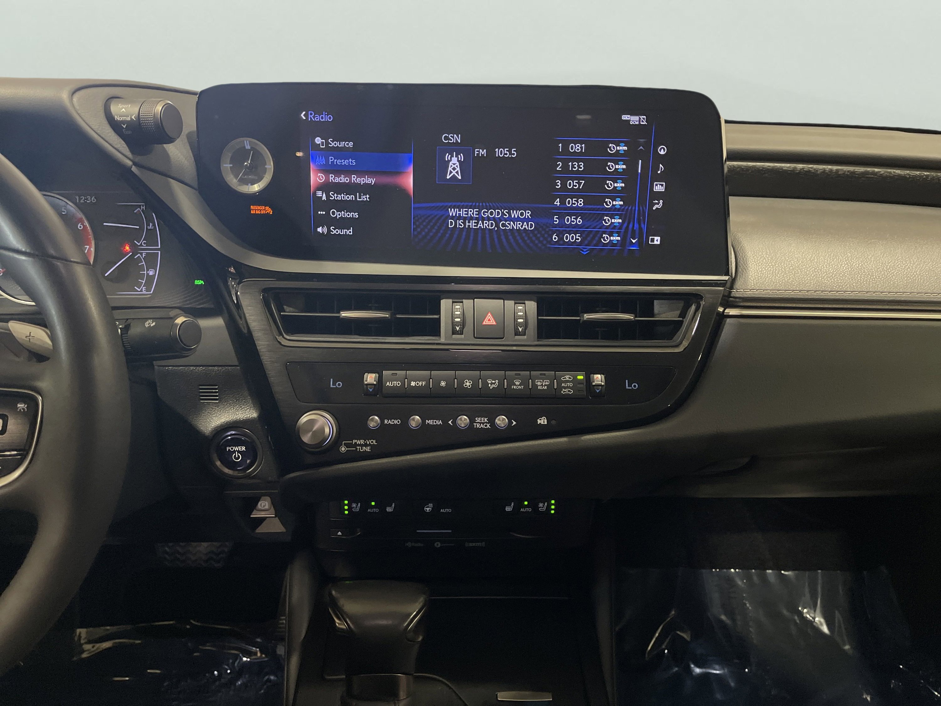2022 Lexus ES 300h photo 15