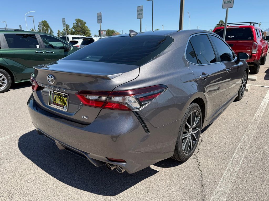 2022 Toyota Camry SE photo 4