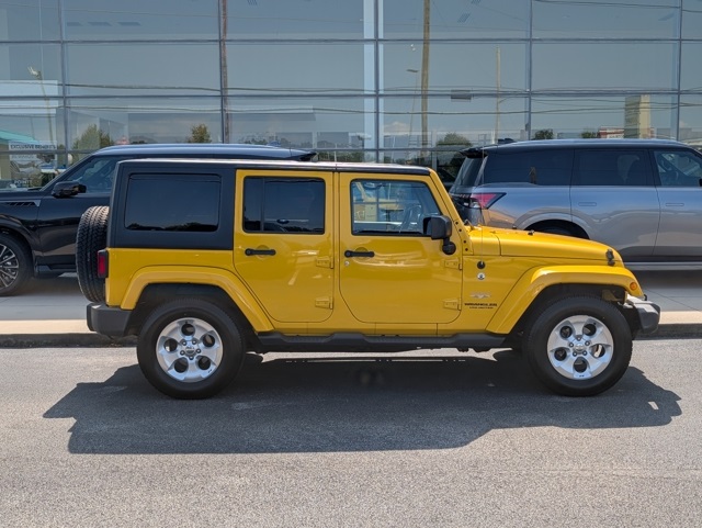 2015 Jeep Wrangler Unlimited Sahara photo 7