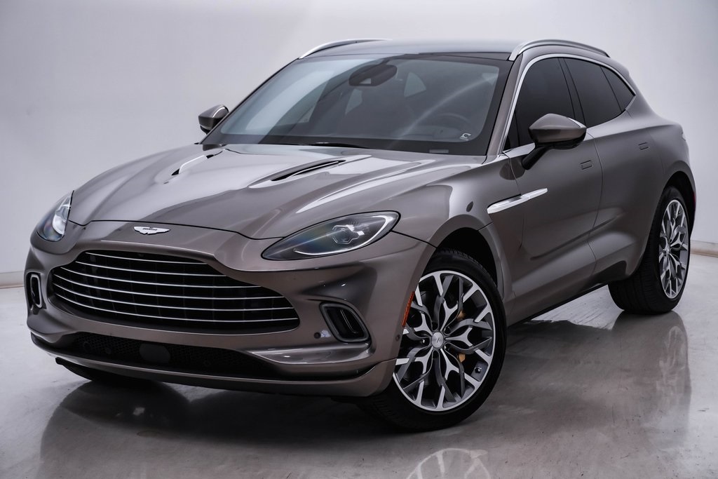 2023 Aston Martin DBX photo 3