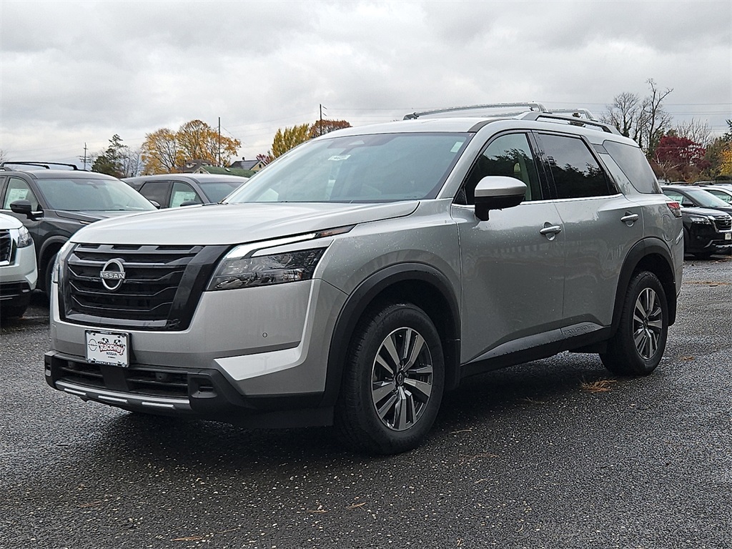2025 Nissan Pathfinder SL photo 2